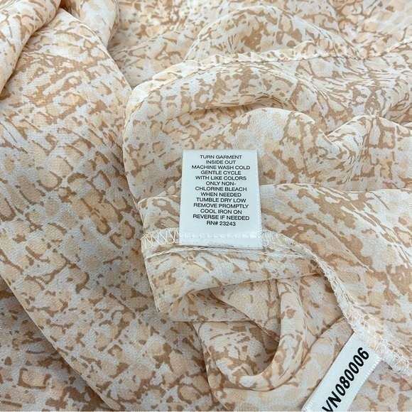 NewYork& Company Shear Blouse Size small‎ B3 - Picture 7 of 8